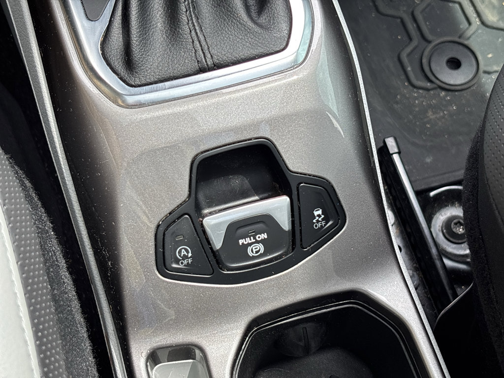 Used 2022 Jeep Renegade Limited w/ Sun, Sound & Wheels Group AWD/4WD image 23