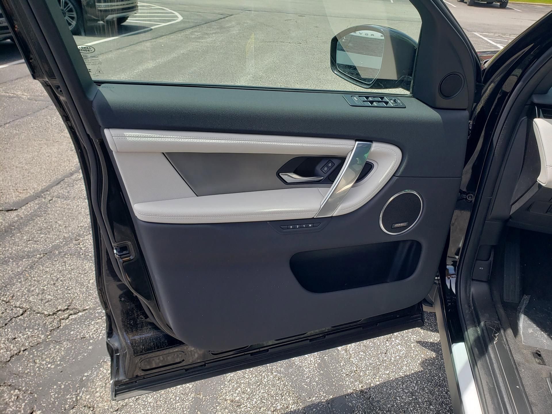 New 2026 Land Rover Discovery Sport Landmark AWD/4WD image 10