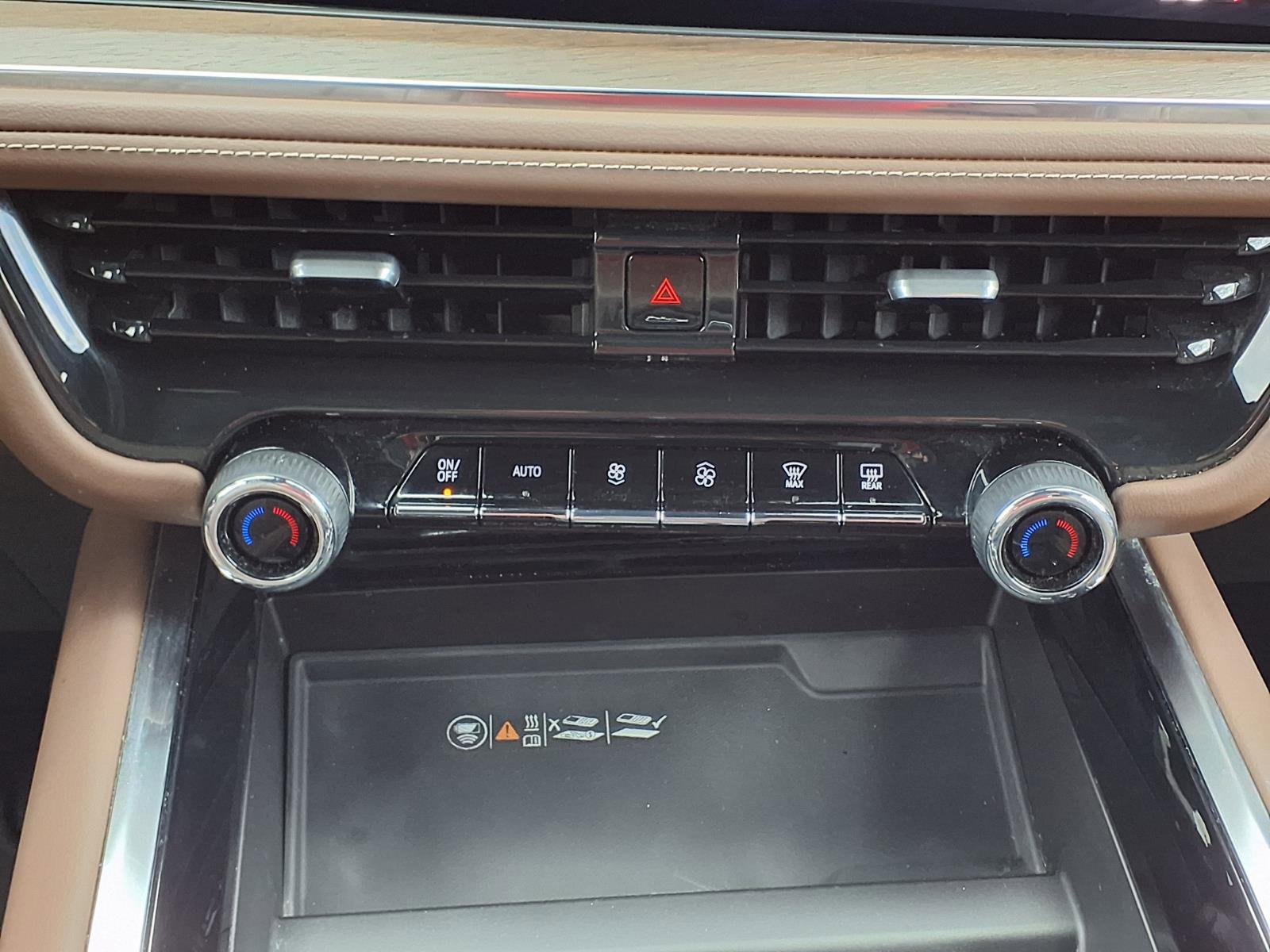 Used 2025 Chevrolet Tahoe High Country AWD/4WD image 12