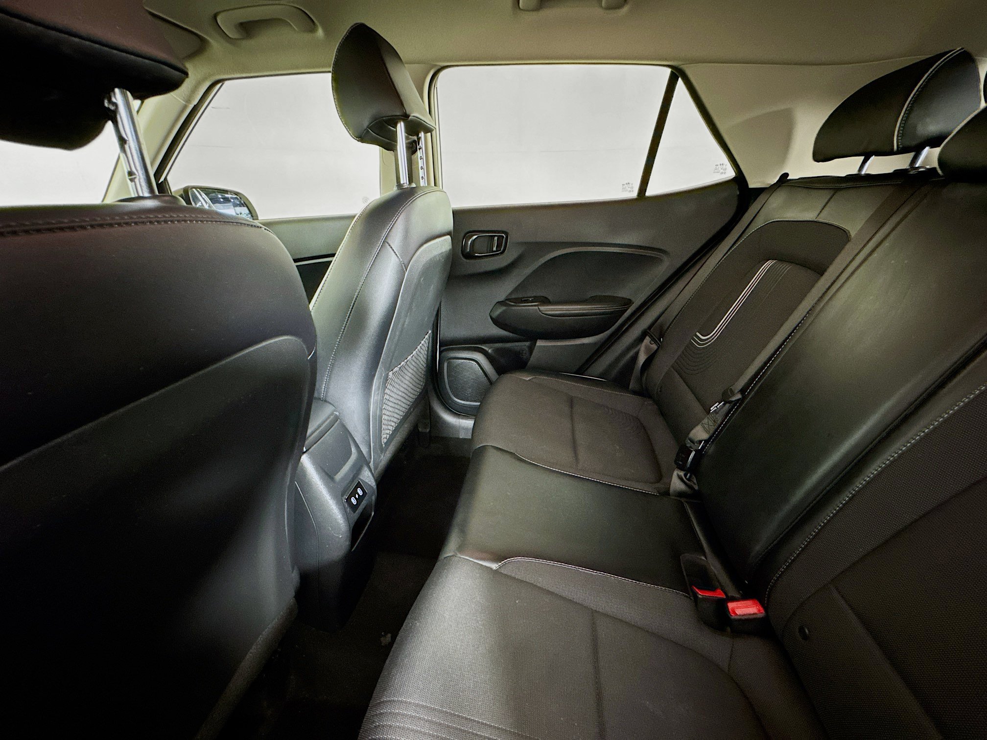 Used 2026 Hyundai Venue SEL FWD image 23
