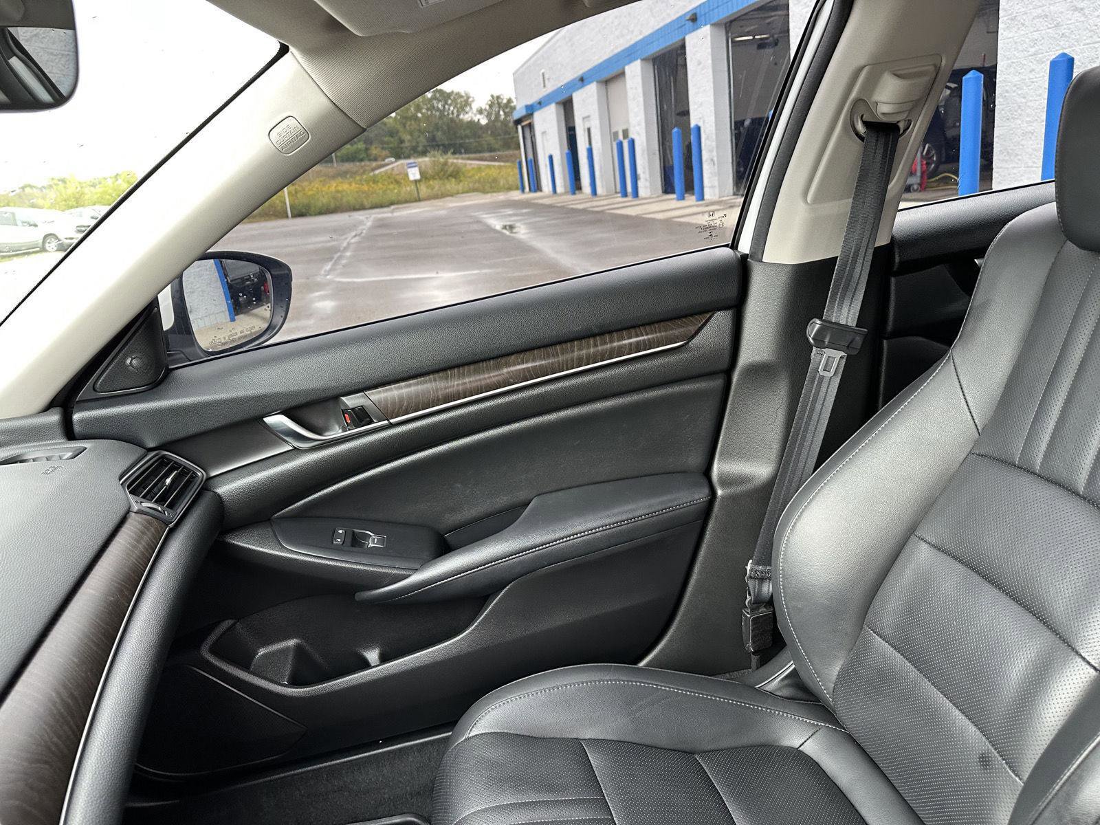 Used 2022 Honda Accord Touring image 34