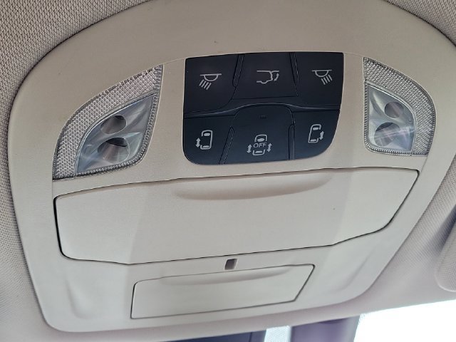 Used 2017 Chrysler Pacifica Touring-L Plus w/ Tire & Wheel Group FWD image 23