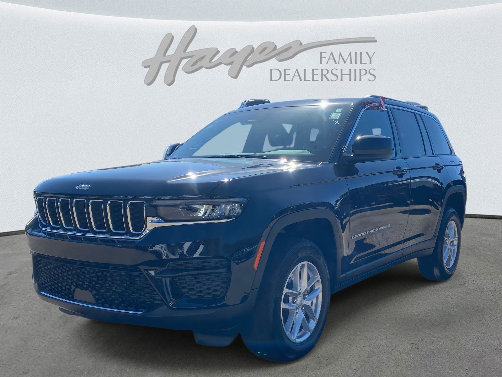 New 2025 Jeep Grand Cherokee Laredo X AWD/4WD image 15