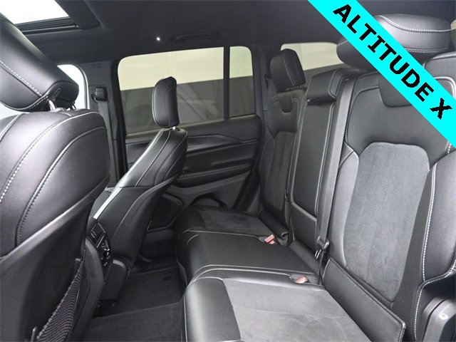Used 2023 Jeep Grand Cherokee Altitude image 11