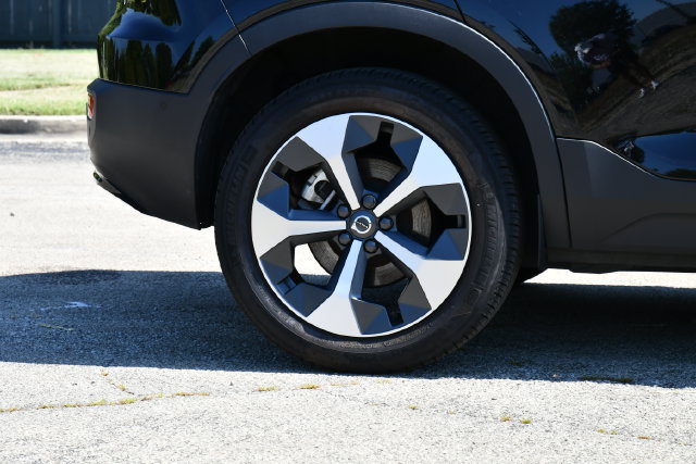 Certified 2026 Volvo XC40 B5 Plus AWD/4WD image 10