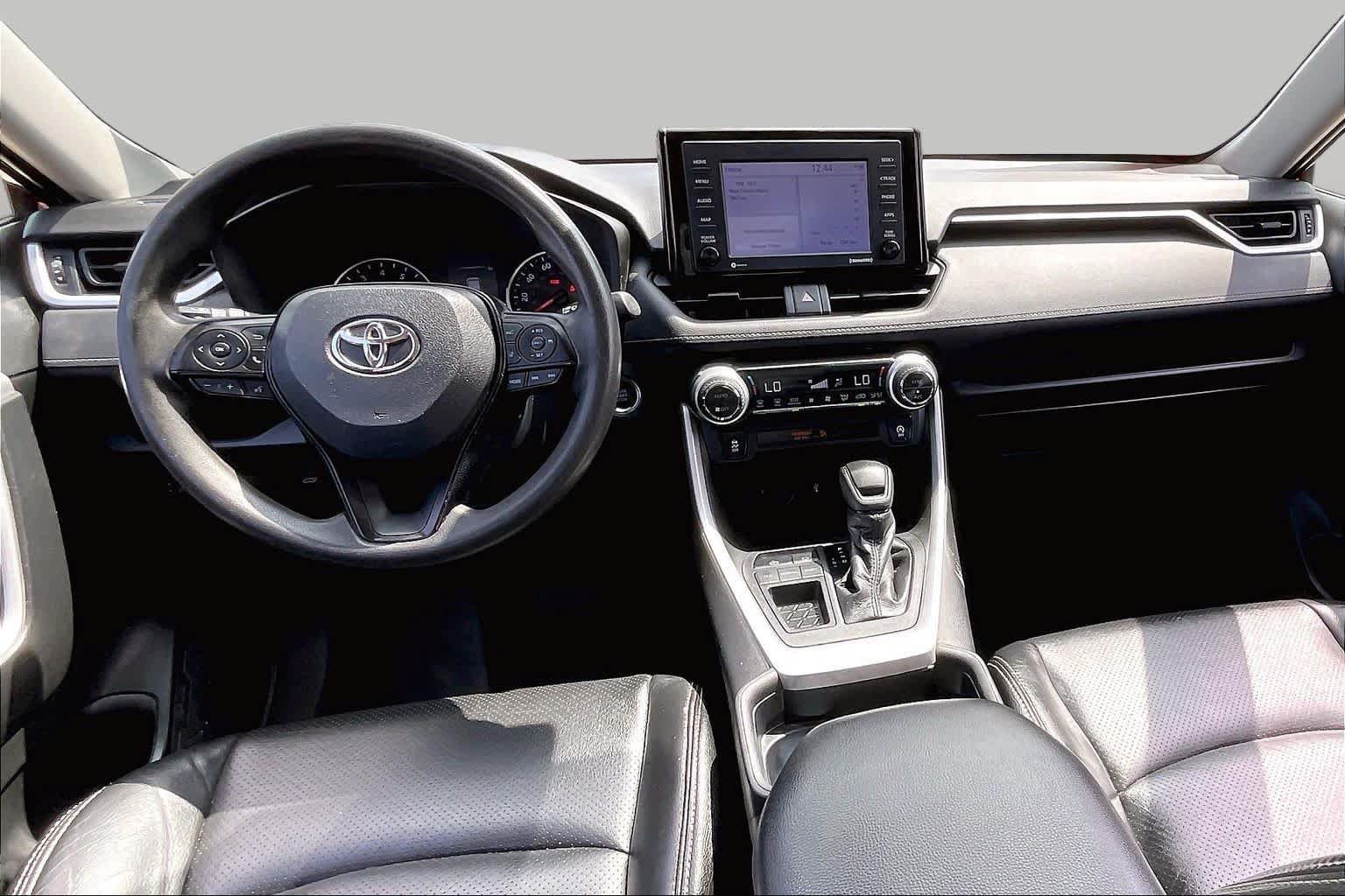 Used 2021 Toyota RAV4 XLE w/ Convenience Package FWD image 12