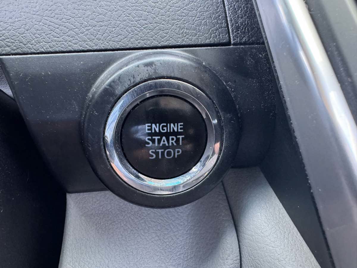 Used 2017 Toyota Camry XLE w/ Convenience Package FWD image 28