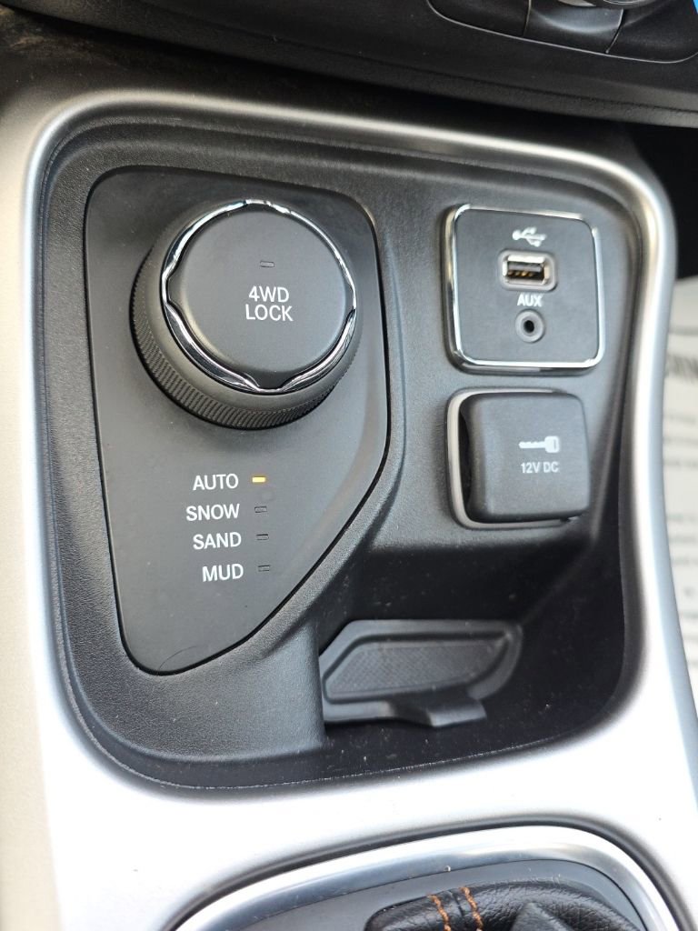 Used 2018 Jeep Compass Latitude w/ Popular Equipment Group image 24