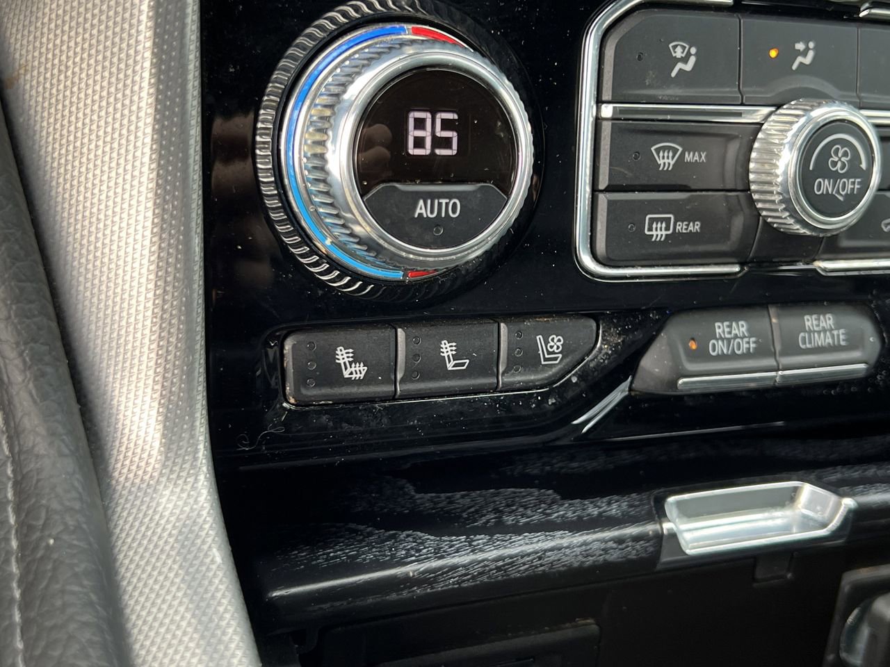 Used 2021 GMC Yukon XL Denali w/ Denali Premium Package image 19