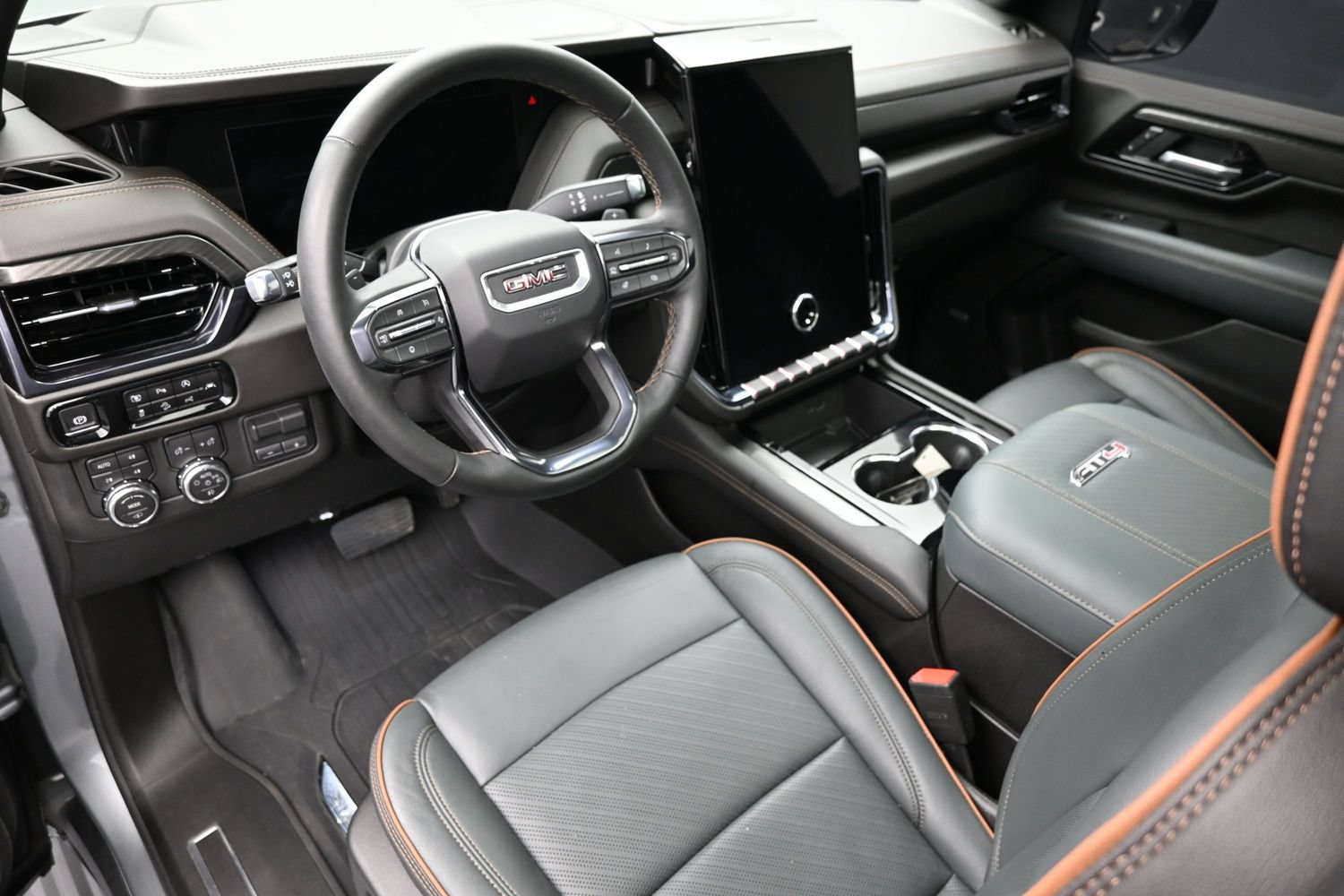 Used 2025 GMC Yukon AT4 w/ AT4 Premium Plus Package AWD/4WD image 22