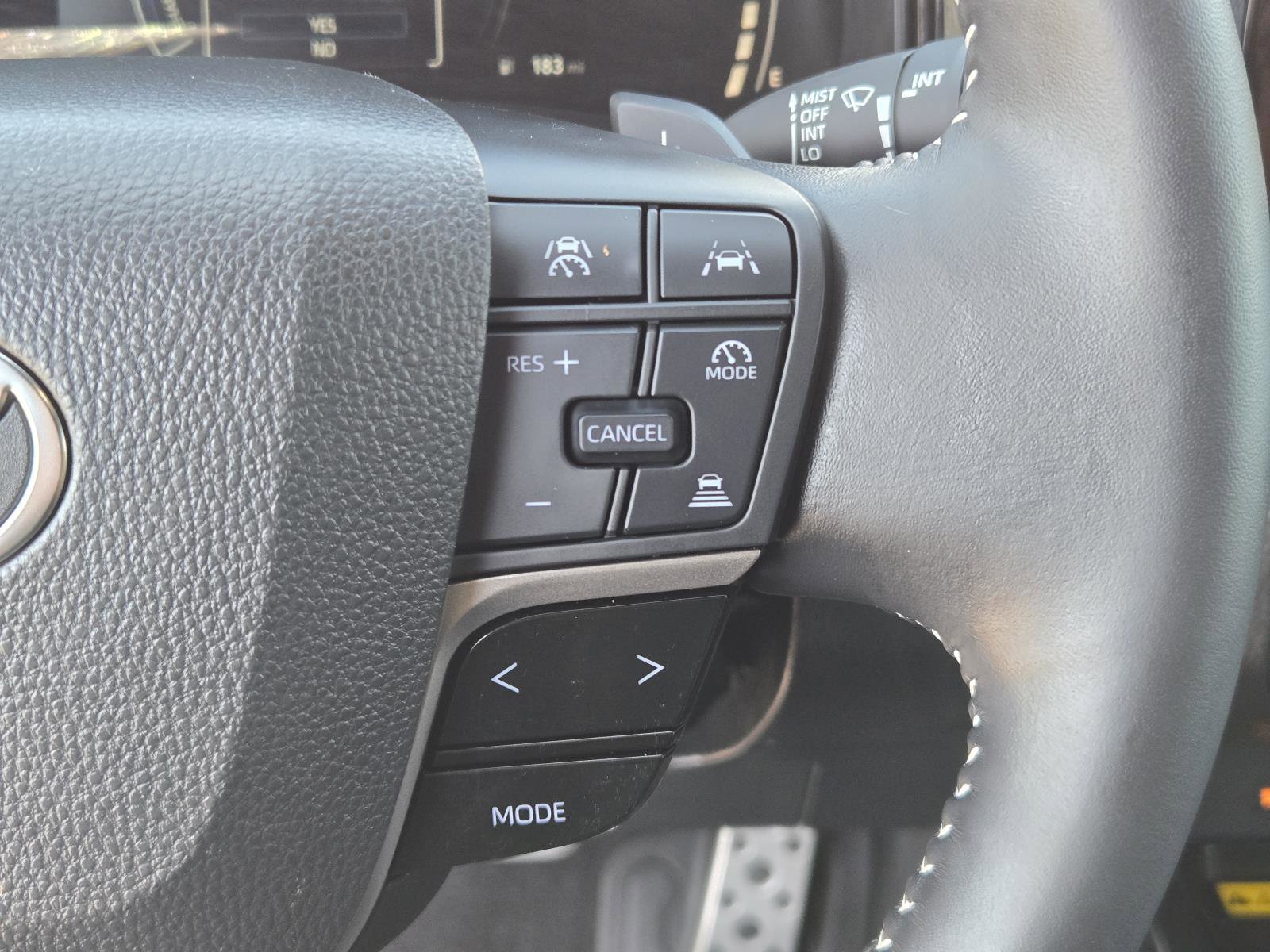 Used 2025 Toyota Camry SE w/ Convenience Package FWD image 17