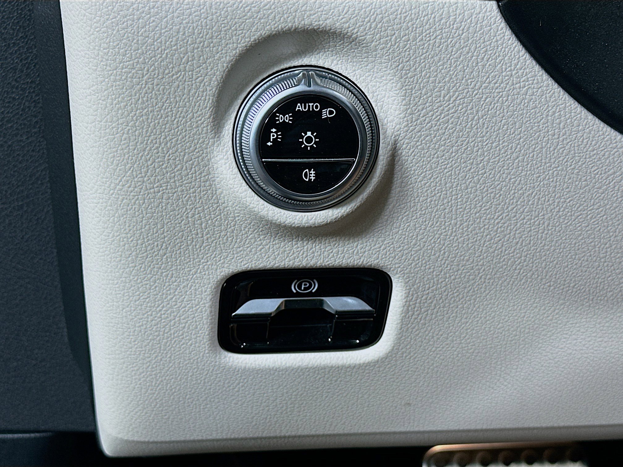 Used 2024 Mercedes-Benz CLE 300 4MATIC Cabriolet image 17