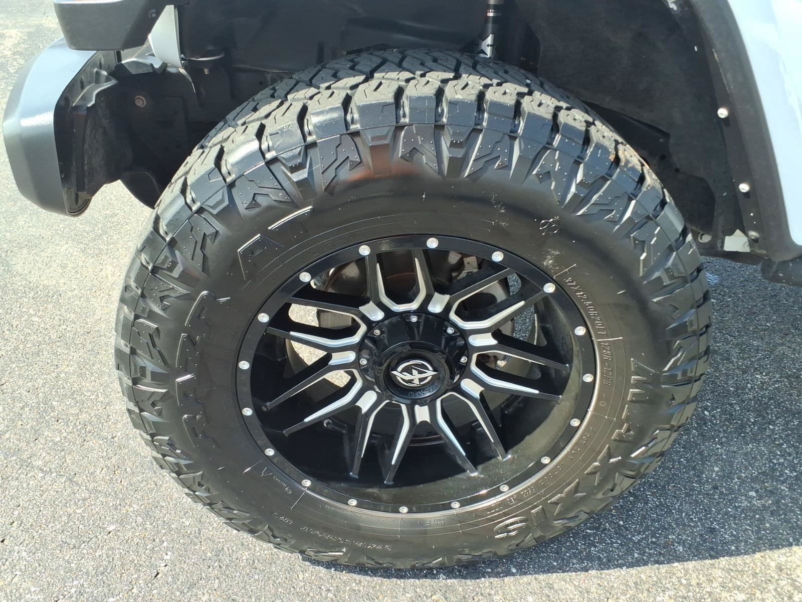 Used 2021 Jeep Wrangler Unlimited Sahara w/ Uconnect 4C Nav & Sound Group AWD/4WD image 9