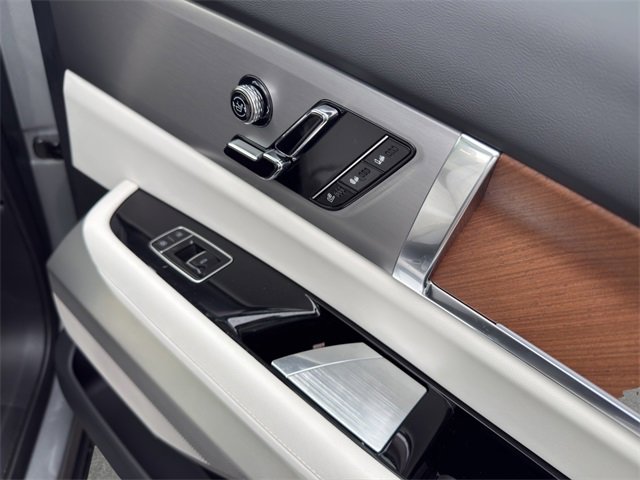 Used 2026 Cadillac Vistiq Sport image 16