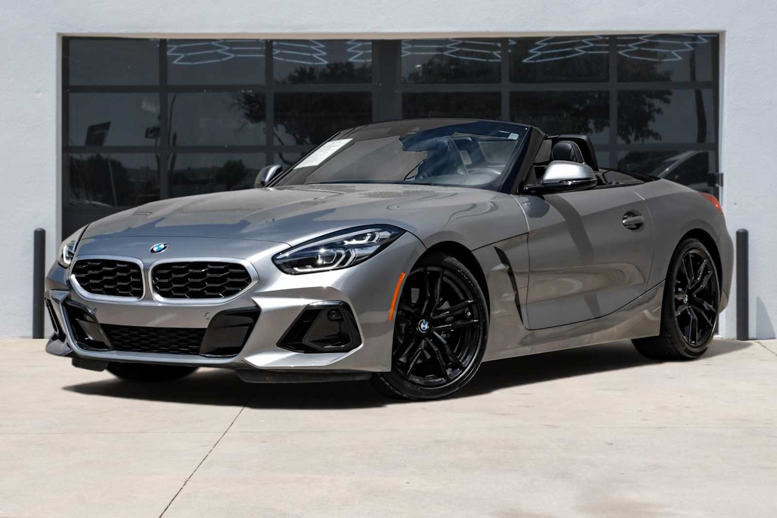 Used 2024 BMW Z4 sDrive30i w/ Convenience Package RWD image 1