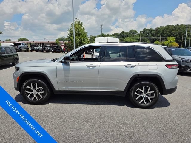 Used 2025 Jeep Grand Cherokee Limited RWD image 4