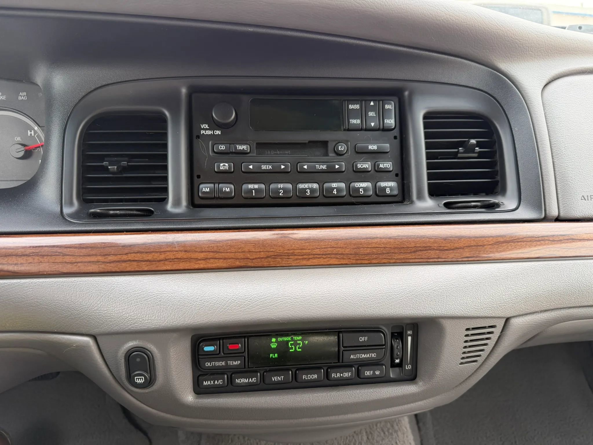 Used 2002 Ford Crown Victoria LX RWD image 12