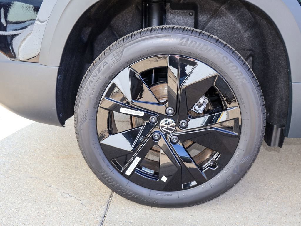 New 2026 Volkswagen Taos SE FWD image 9