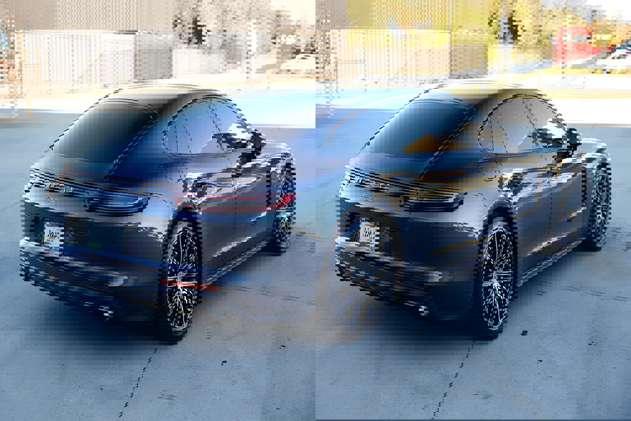 Used 2018 Porsche Panamera image 16