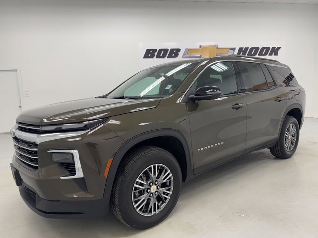 Used 2024 Chevrolet Traverse LT w/ Trailering Package
