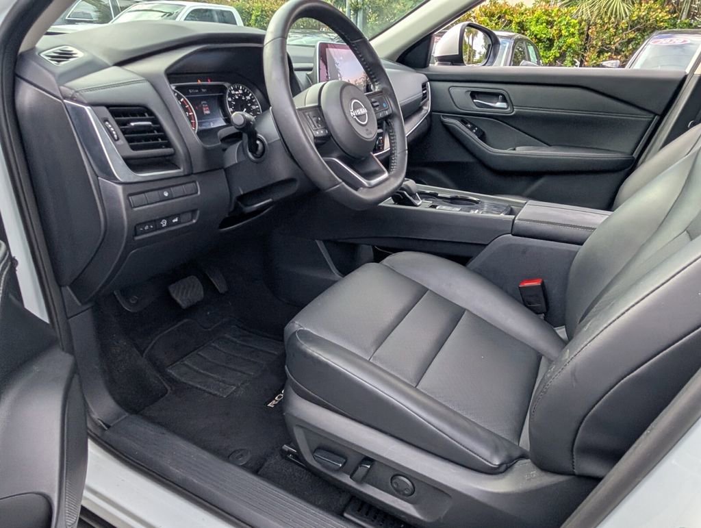 Certified 2024 Nissan Rogue SV w/ SV Premium Package image 11