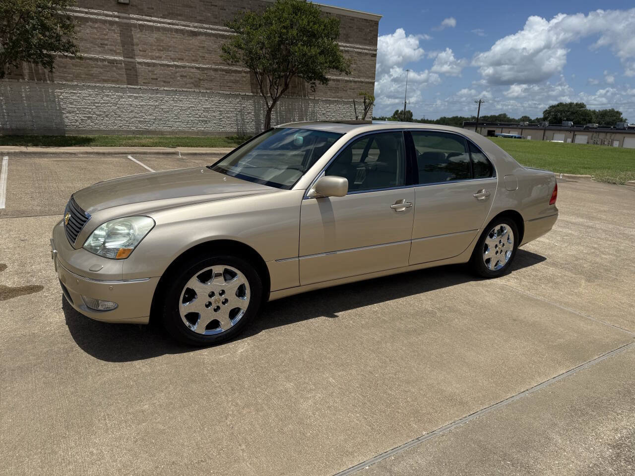 Used 2001 Lexus LS 430 RWD image 3
