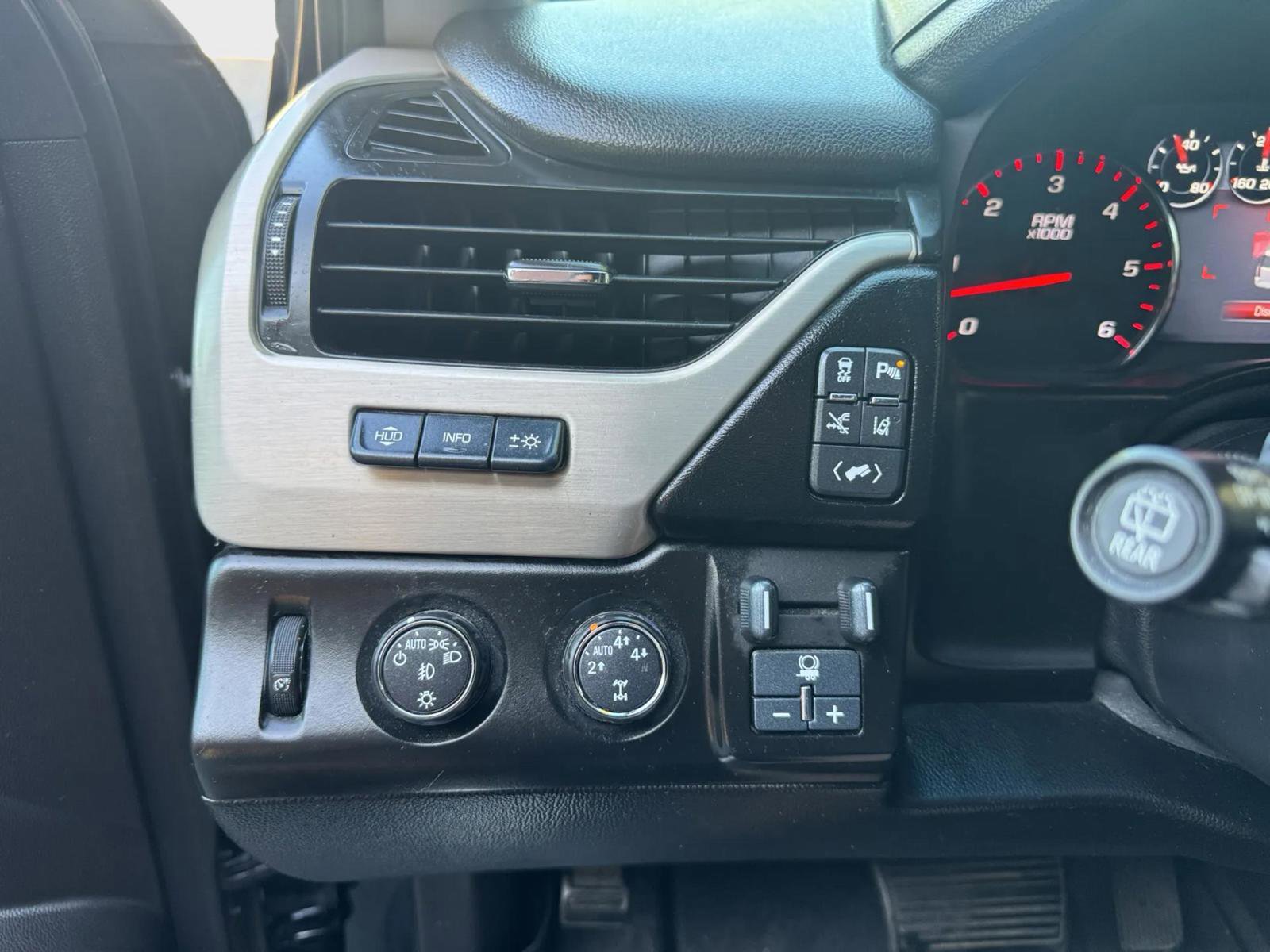 Used 2015 GMC Yukon XL Denali w/ Touring Package image 12