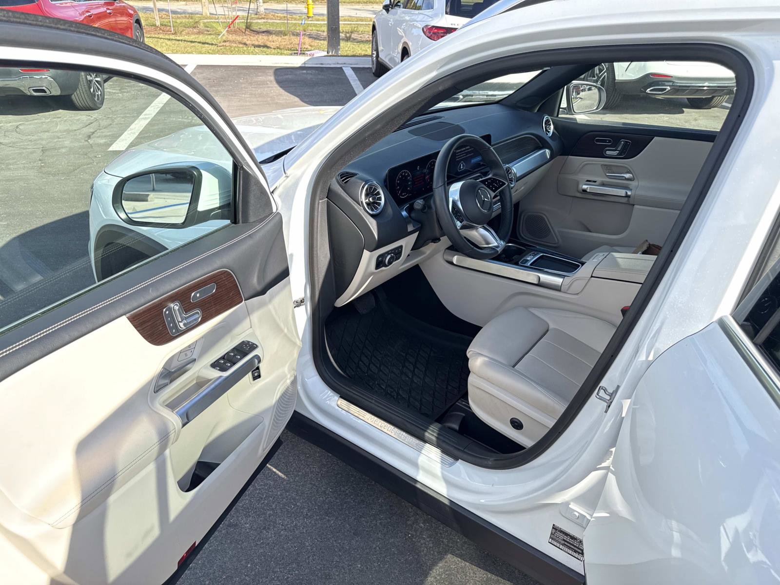 Used 2025 Mercedes-Benz GLB 250 GLB 250 image 18