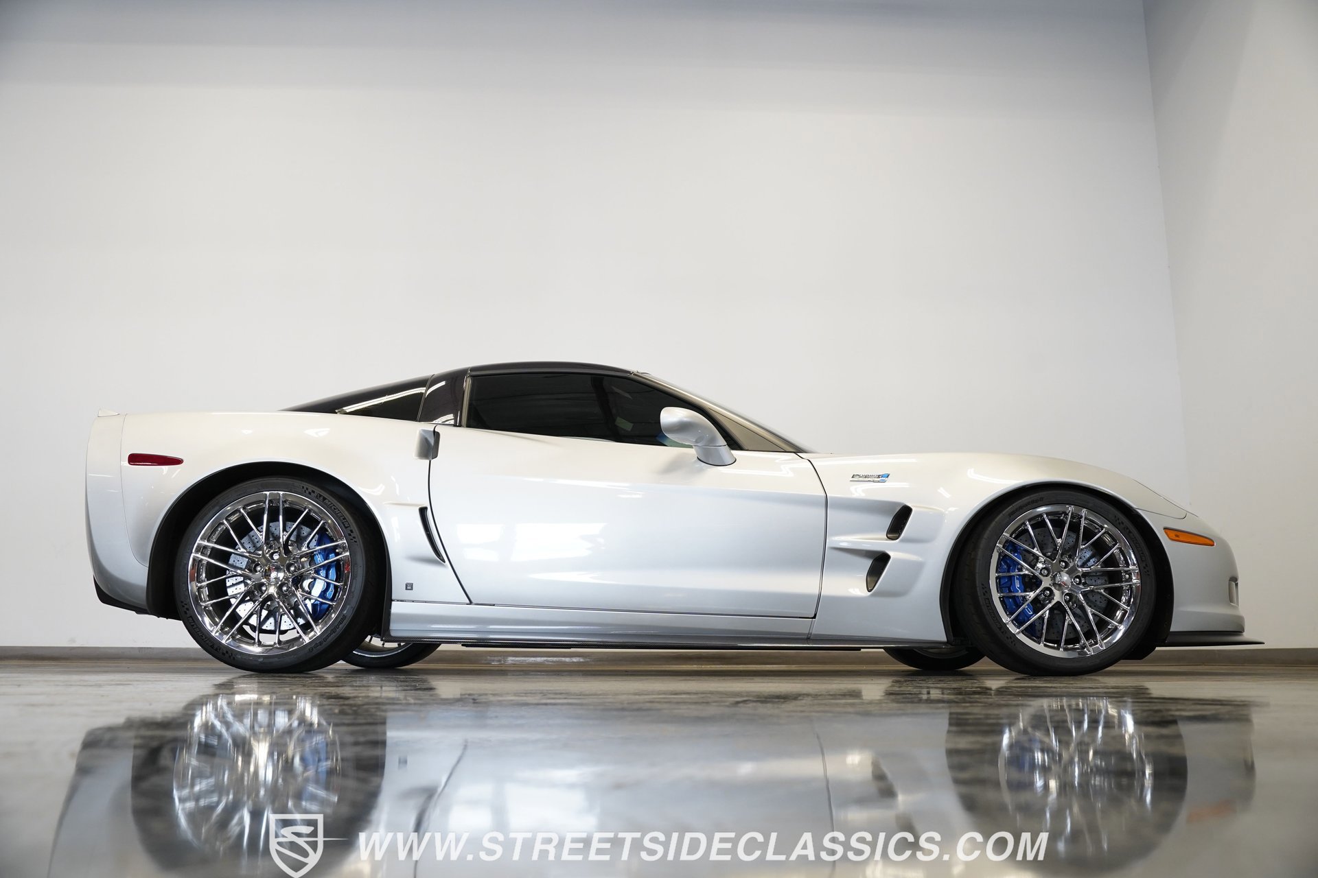 Used 2009 Chevrolet Corvette ZR1 w/ Preferred Equipment Group image 16