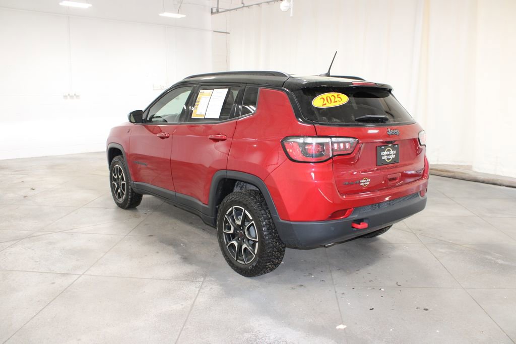 Used 2025 Jeep Compass Trailhawk AWD/4WD image 7
