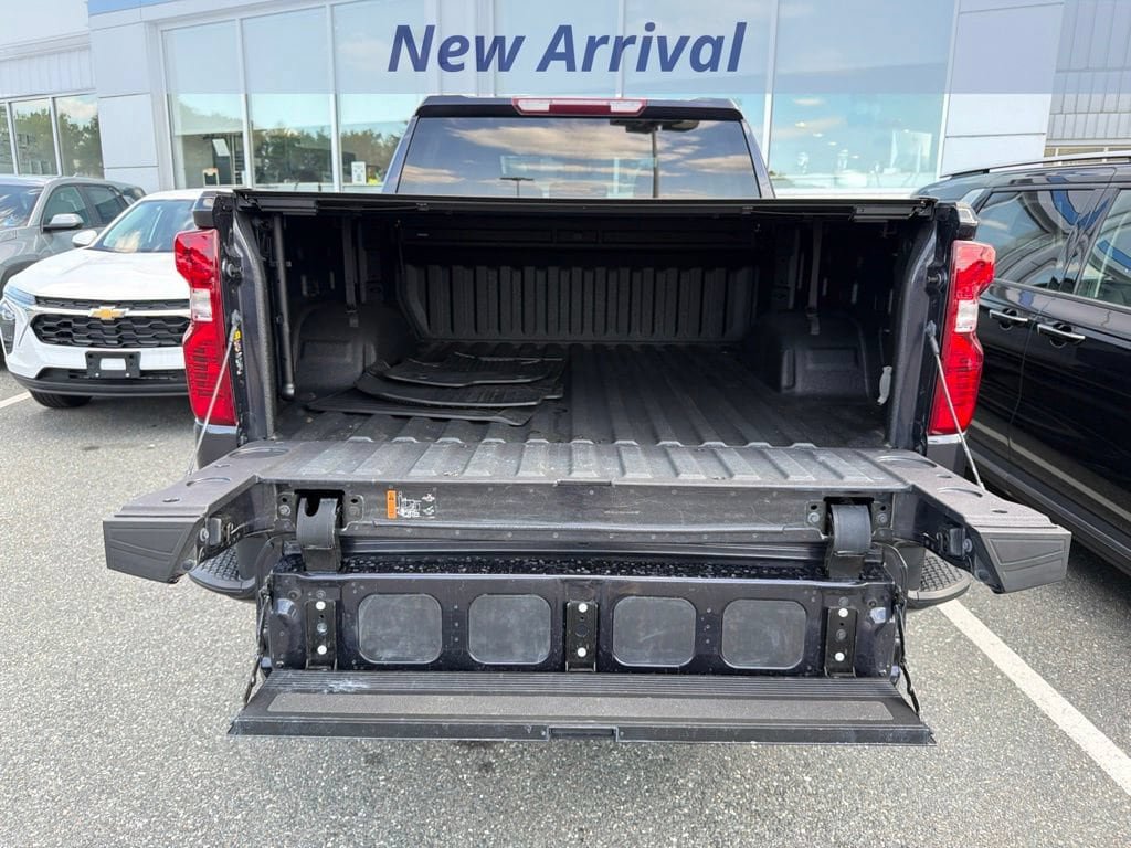 Used 2024 Chevrolet Silverado 1500 Custom Trail Boss w/ LPO, Dark Essentials Package AWD/4WD image 10