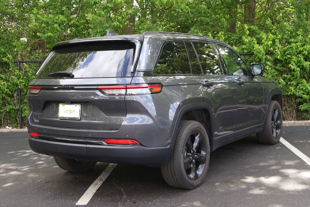 Used 2023 Jeep Grand Cherokee Altitude AWD/4WD image 9