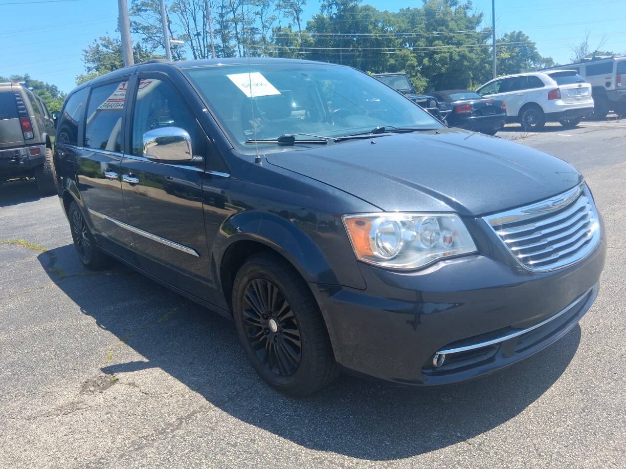 Used 2013 Chrysler Town & Country Touring-L w/ Driver Convenience Group FWD image 3