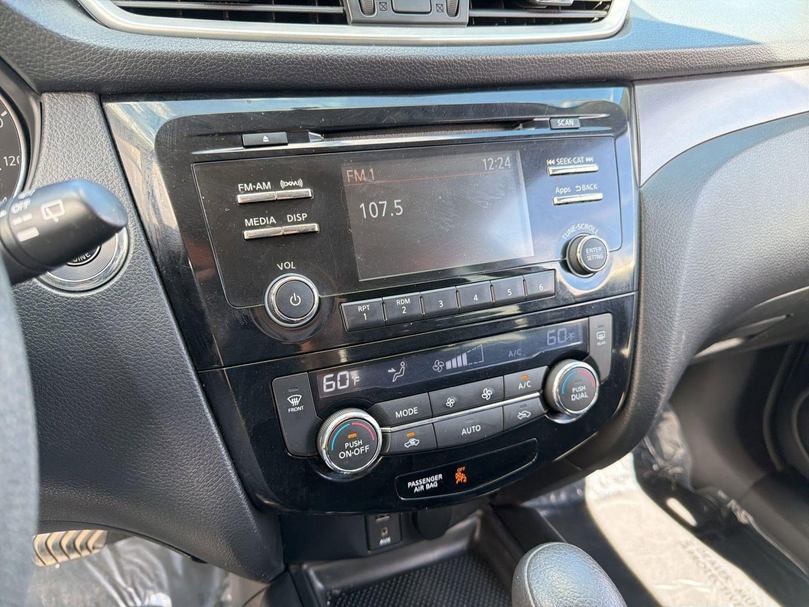Used 2015 Nissan Rogue SV image 23