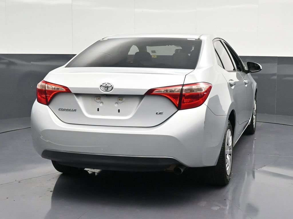 Used 2018 Toyota Corolla LE FWD image 2