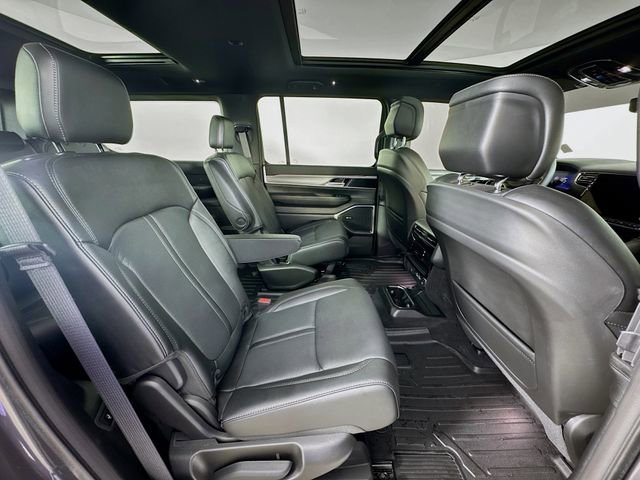 Used 2023 Jeep Wagoneer Series II AWD/4WD image 36