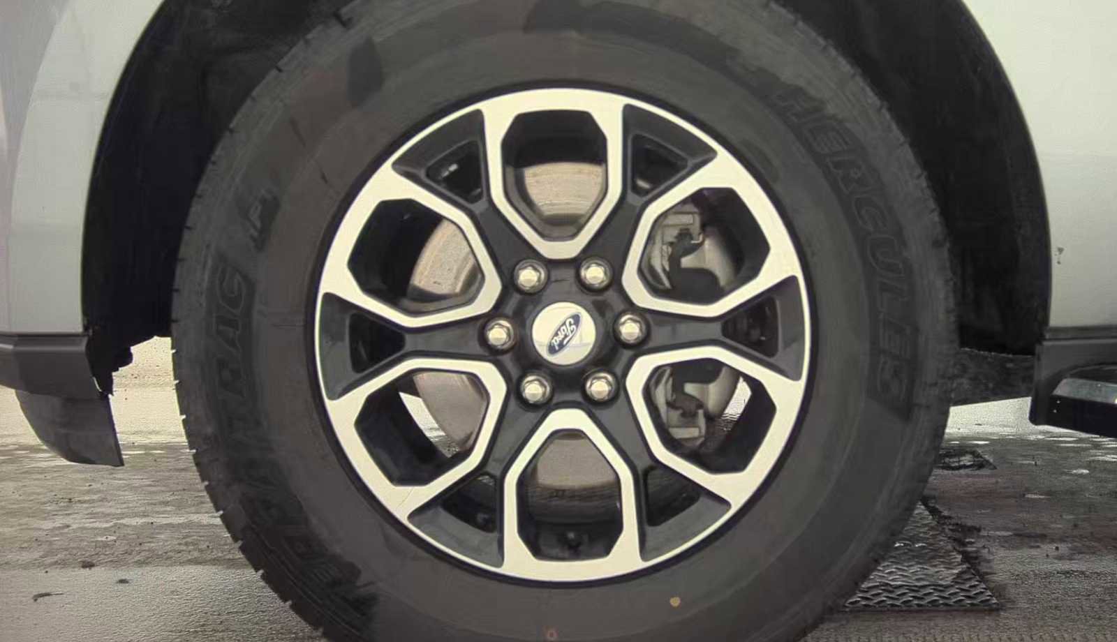 Used 2023 Ford Expedition Max XLT image 9