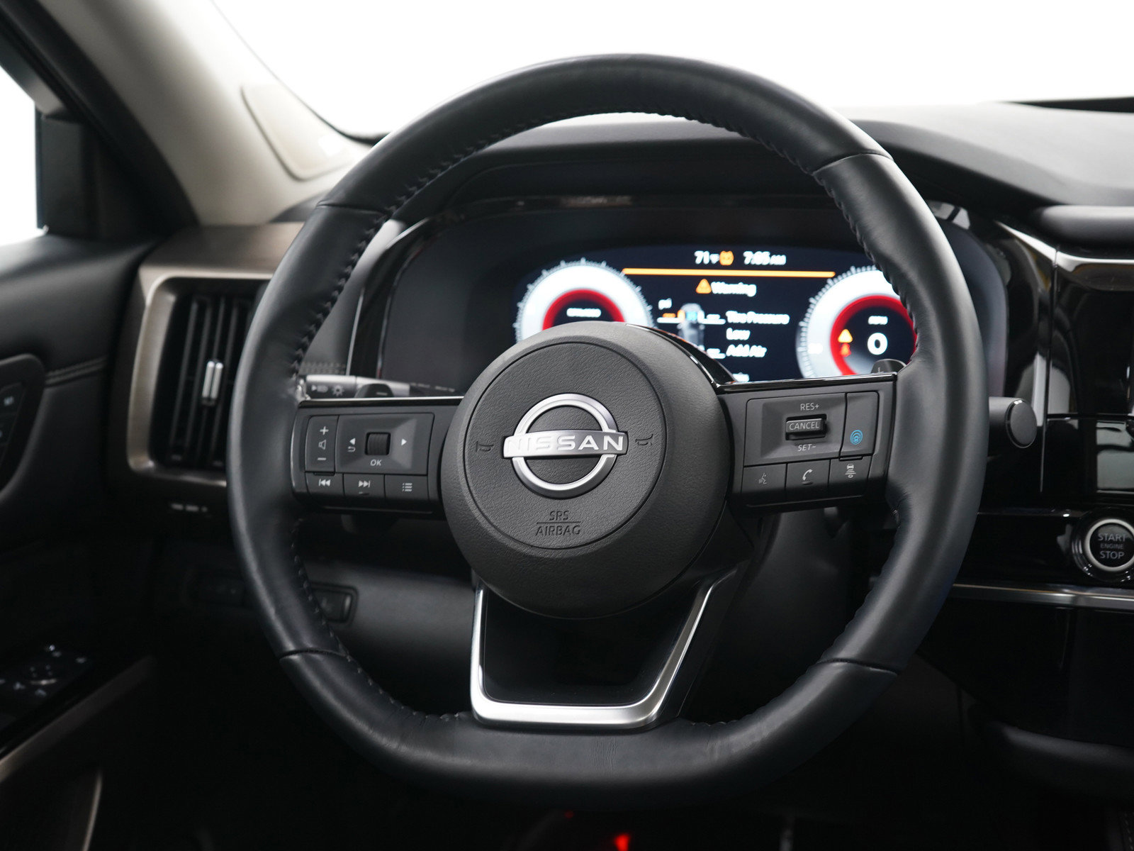 Used 2023 Nissan Pathfinder Platinum image 18