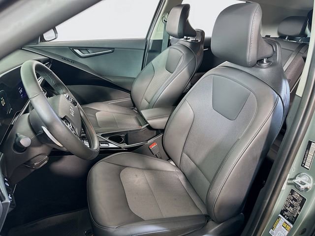 Used 2023 Kia Niro EX image 18