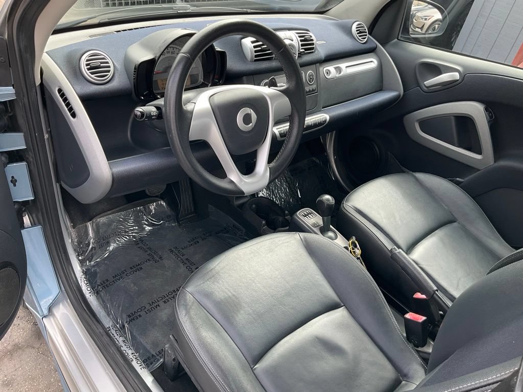 Used 2013 smart fortwo passion RWD image 6