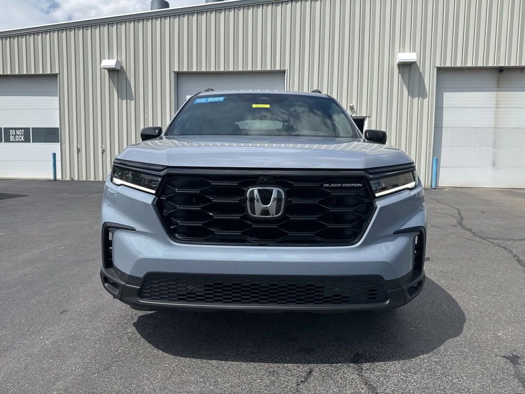 Certified 2025 Honda Pilot Black Edition image 2