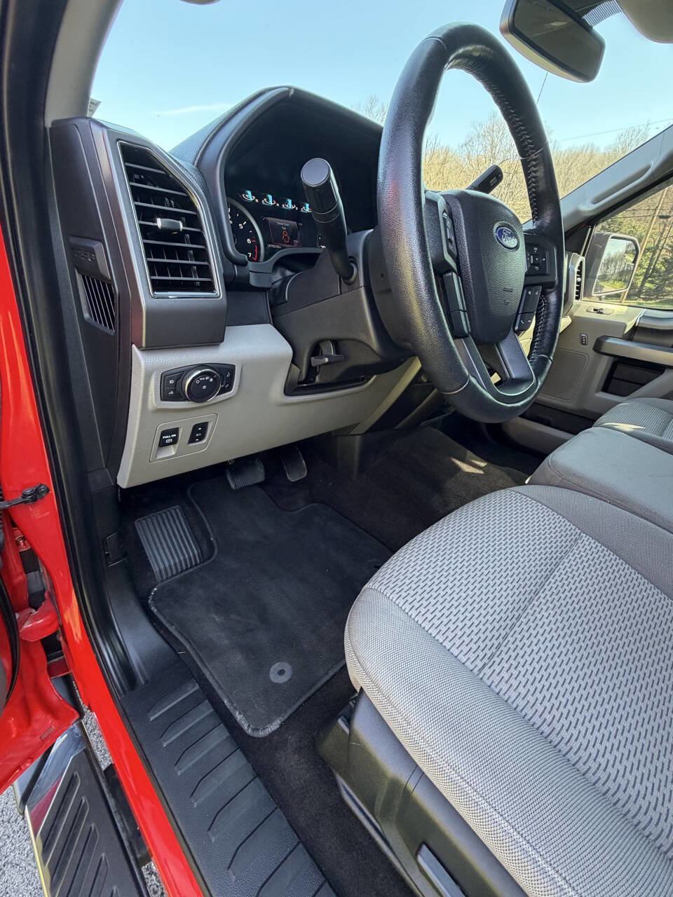 Used 2019 Ford F150 XLT w/ Equipment Group 302A Luxury AWD/4WD image 17