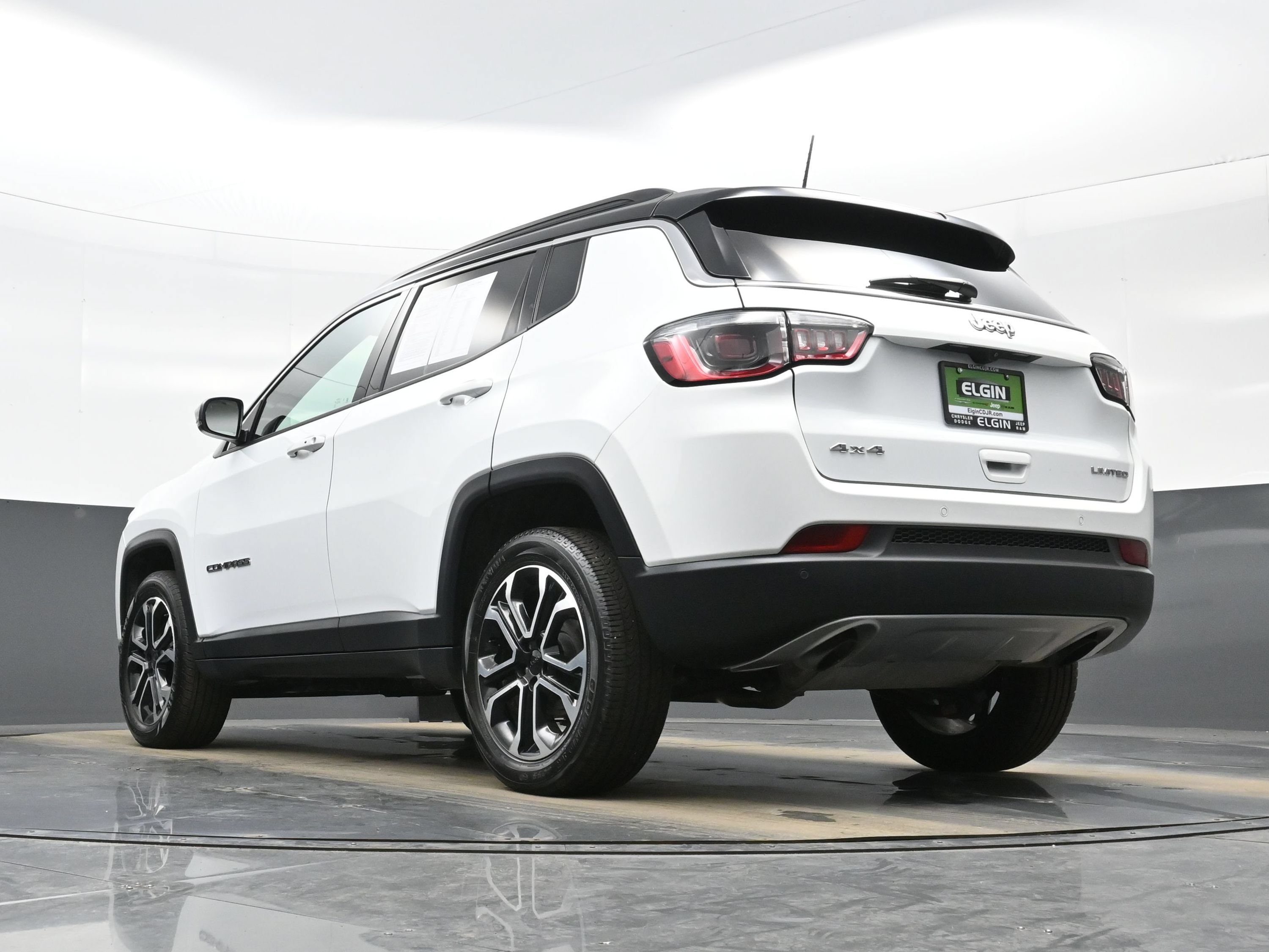 Used 2023 Jeep Compass Limited w/ Sun and Sound Group AWD/4WD image 31