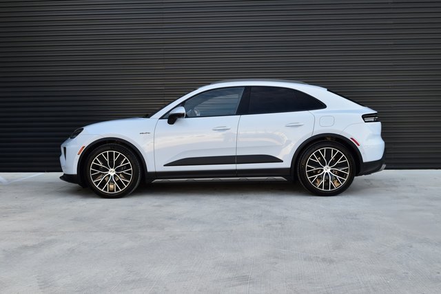 Certified 2025 Porsche Macan 4 Electric image 2