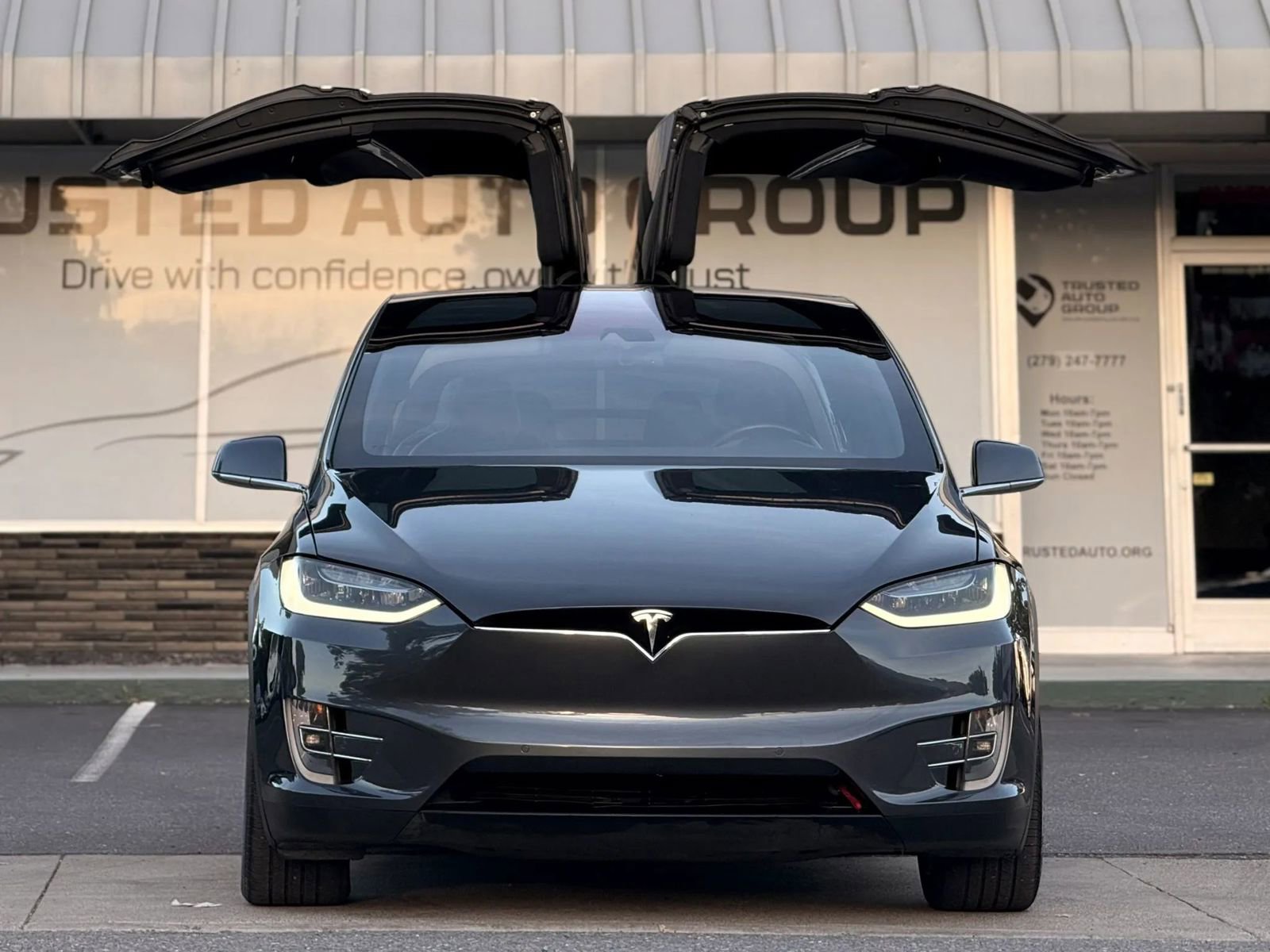 Used 2016 Tesla Model X 75D AWD/4WD image 3