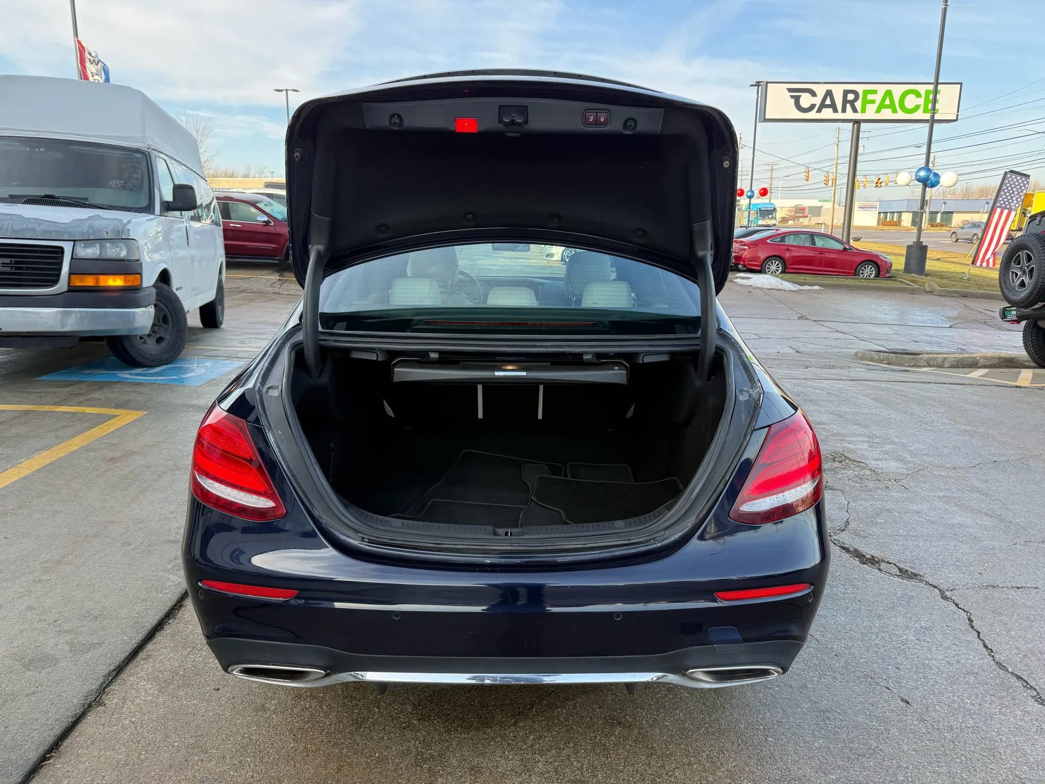 Used 2018 Mercedes-Benz E 300 4MATIC image 12