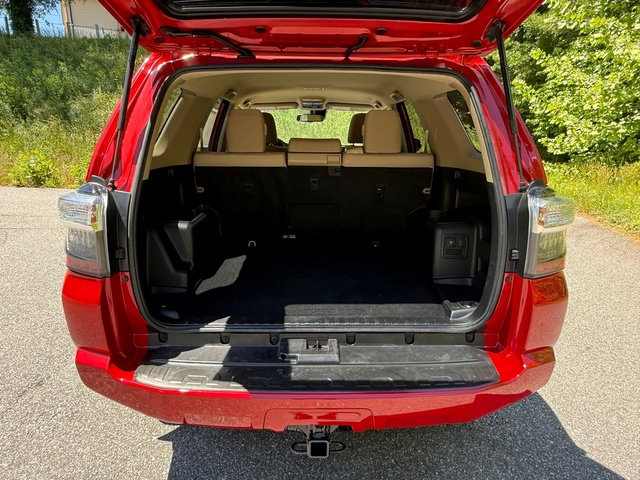 Used 2020 Toyota 4Runner SR5 AWD/4WD image 15