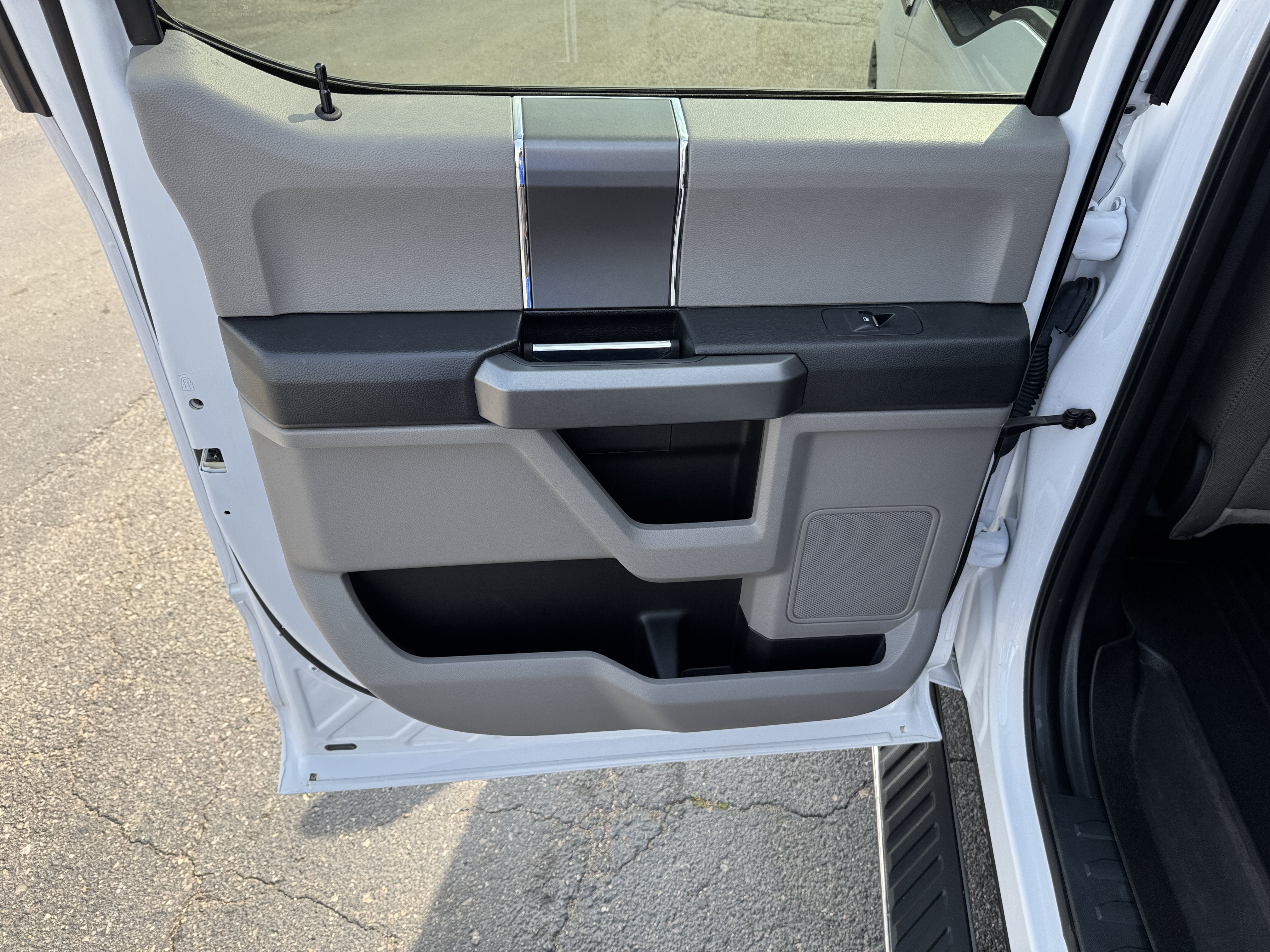 Used 2018 Ford F150 XLT w/ Equipment Group 302A Luxury AWD/4WD image 30