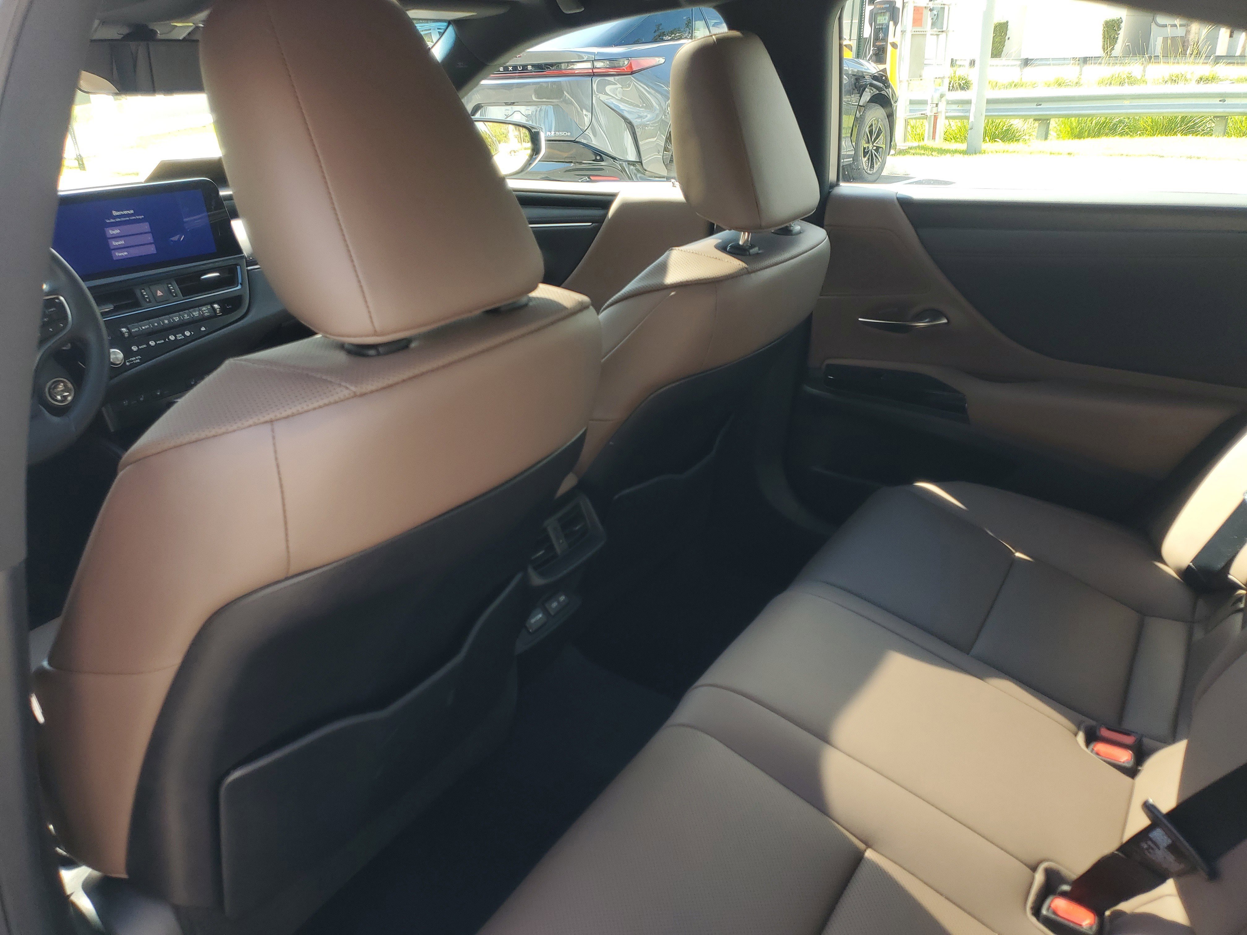 Used 2023 Lexus ES 300h w/ Premium Package image 12