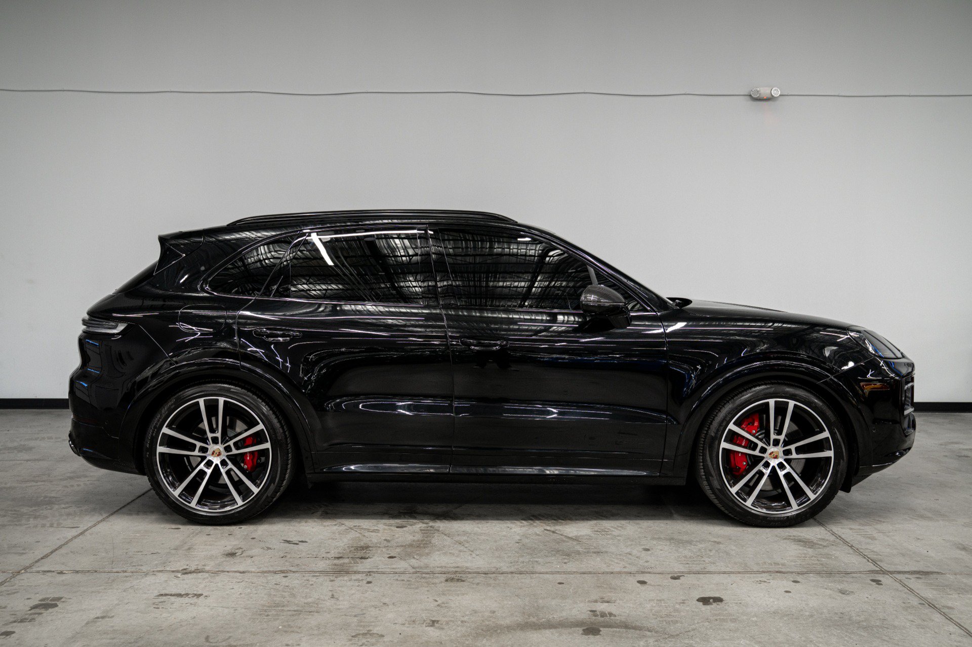 Used 2025 Porsche Cayenne GTS AWD/4WD image 49